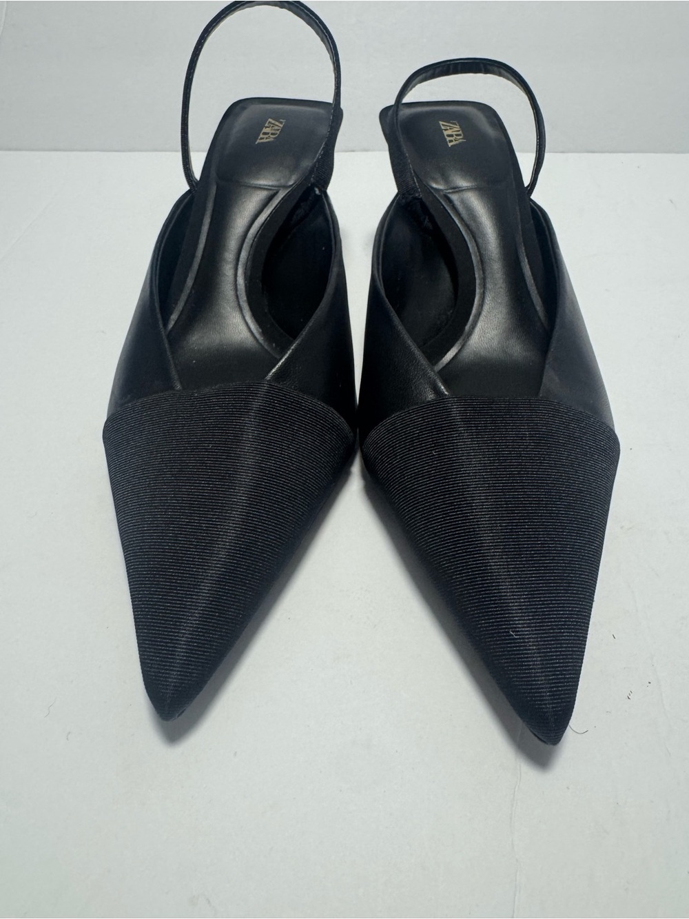 Zara Women’s Kitten Heels Size 38 Black with Gold Trim - Picture 3 of 6